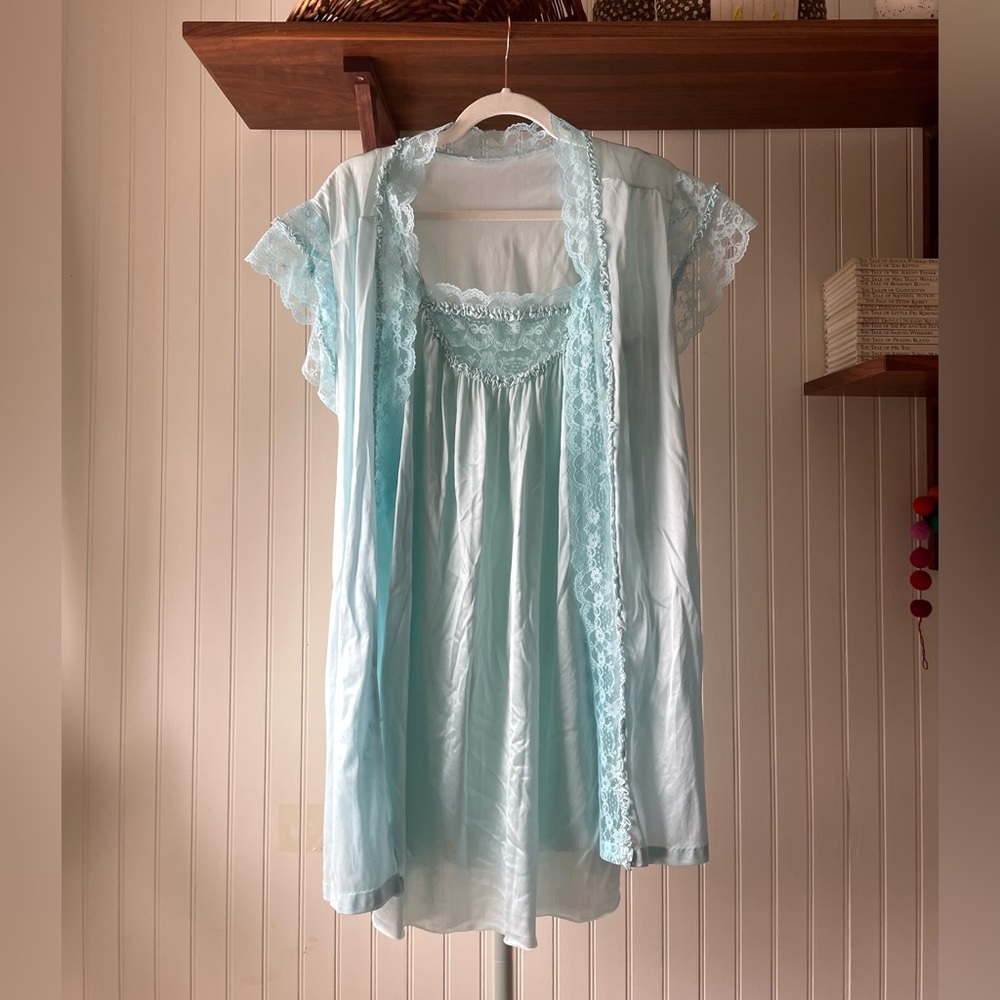 Elegant Vintage Lace Trim Sleepwear Set - Light Blue